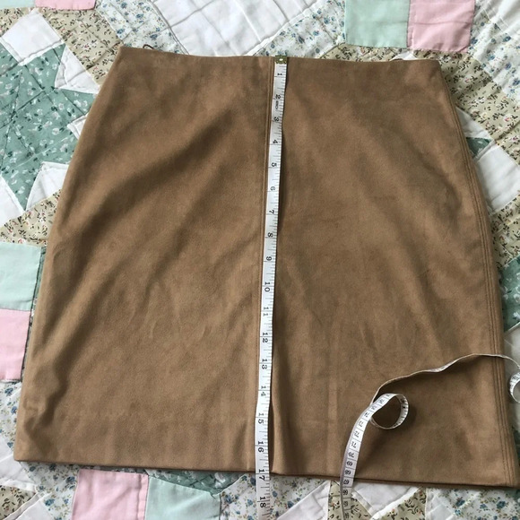 5/$25 J.crew  Faux Suede Pencil Skirt Size 2 Tan Back Zipper - Picture 4 of 12